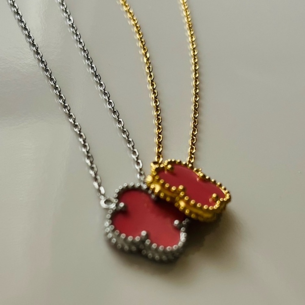 ***Clover Motif Pendant Necklace, Sterling Silver, 18K Gold Plated -
Motif - Picture 6 of 8